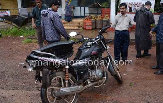 Mangaluru : 5 injured as bus runs amock;  hits several vehicles at Bikarnakatte 7
